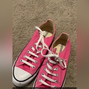 Size 10 women’s converse